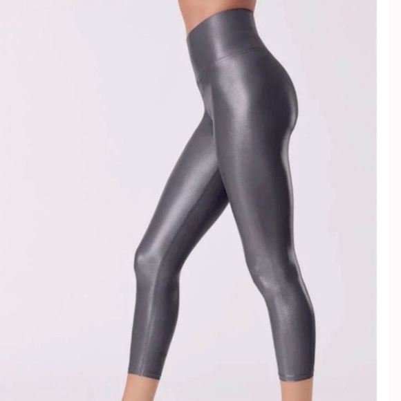 Carbon38 Metallic Shine Takara Cropped Leggings - Picture 2 of 10